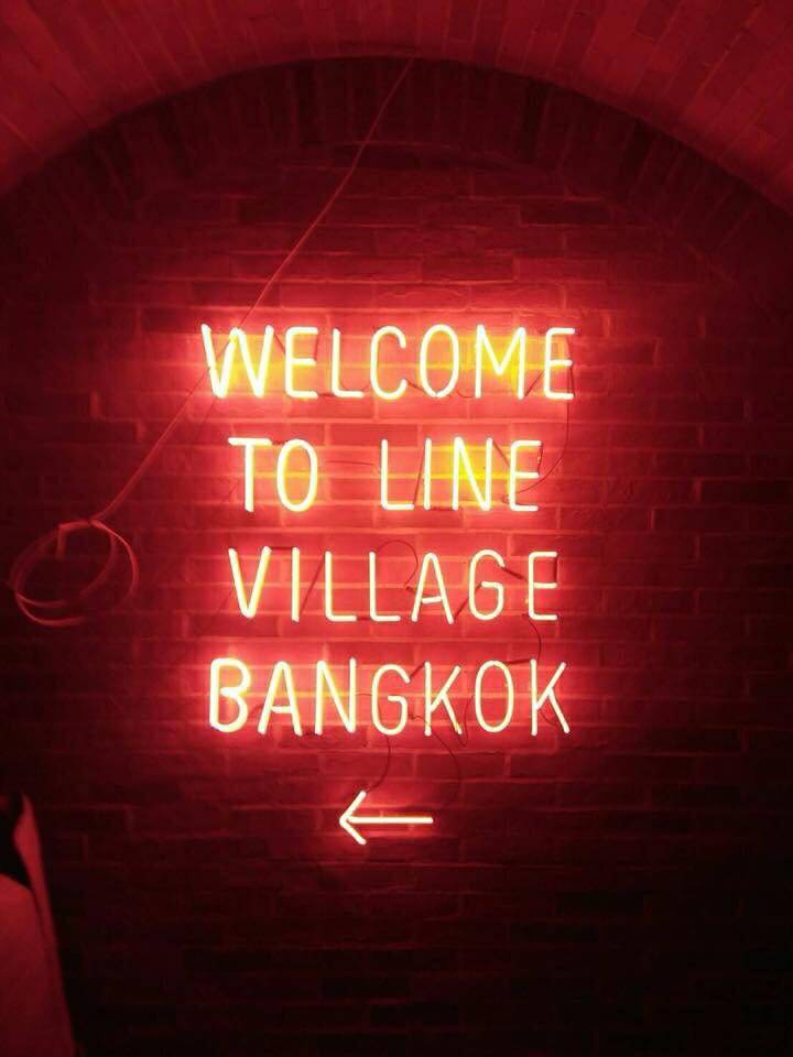 ป้ายไฟ WELCOME TO LINE VILLAGE BANGKOK