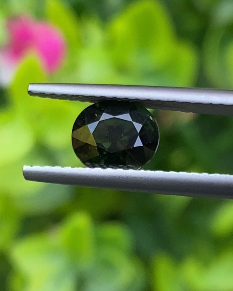 พลอย กรีน ทัวร์มารีน (Green Tourmaline) 1.16 กะรัต (Cts.) ดิบ (Unheated) อัญมณีมงคลประจําวันเกิด เครื่องประดับพลอย