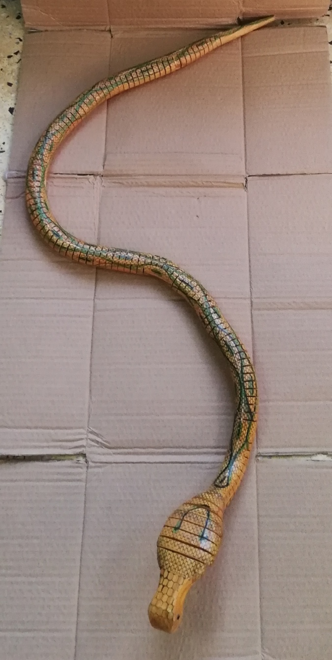 งูเห่าไม้ระกำ ขนาดใหญ่ ประมาณ 97 ซม. สีไม้ ลายเส้นดำ-เขียว