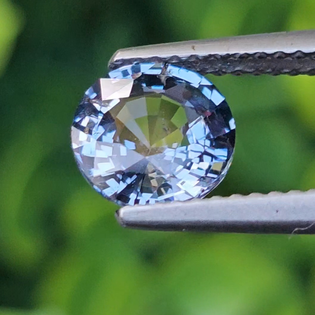 สปิเนล (Spinel ) 1.56 กะรัต (Cts.) พลอยแท้ อัญมณีมงคลประจําวันเกิด เครื่องประดับพลอย