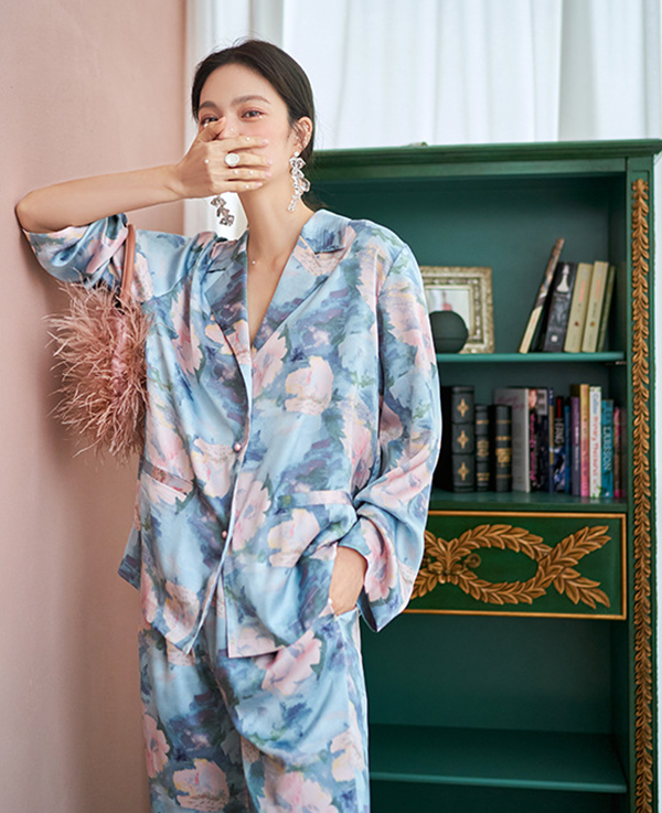 🚩พร้อมส่ง🚩ชุดนอนซาติน Silk Satin ไหมซาตินเกรดพรีเมี่ยม สีพาสเทลพิมพ์ลายดอกน่ารัก ผ้านุ่มลื่นละมุนผิว (ST121)