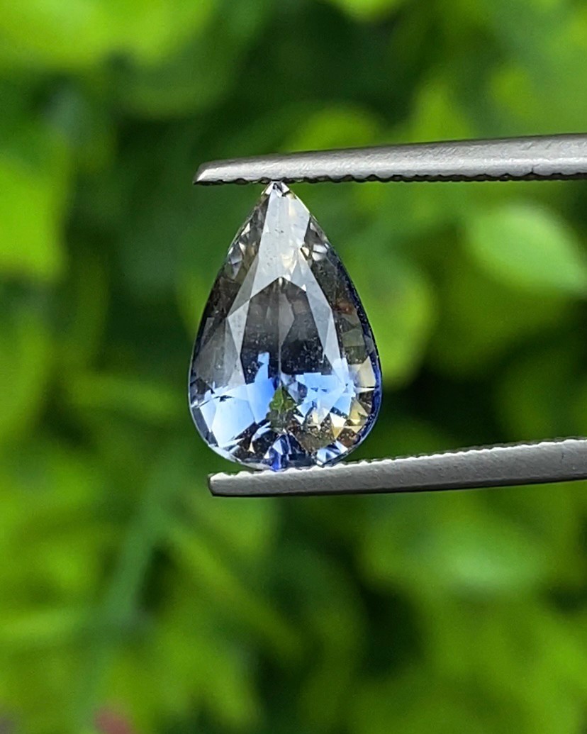 พลอย แซฟไฟร์ 2 สี Bi Color Sapphire 2.53 กะรัต (Cts.) พลอยแท้ อัญมณีมงคลประจําวันเกิด เครื่องประดับพลอย