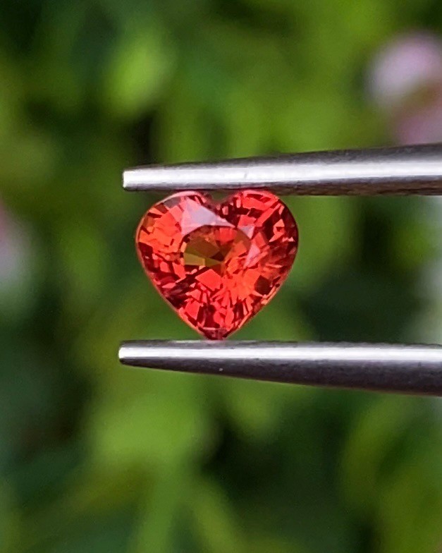 พลอย ออเรนจ์ แซฟไฟร์ Orange Sapphire 0.59 กะรัต (Cts.) พลอยแท้ อัญมณีมงคลประจําวันเกิด เครื่องประดับพลอย