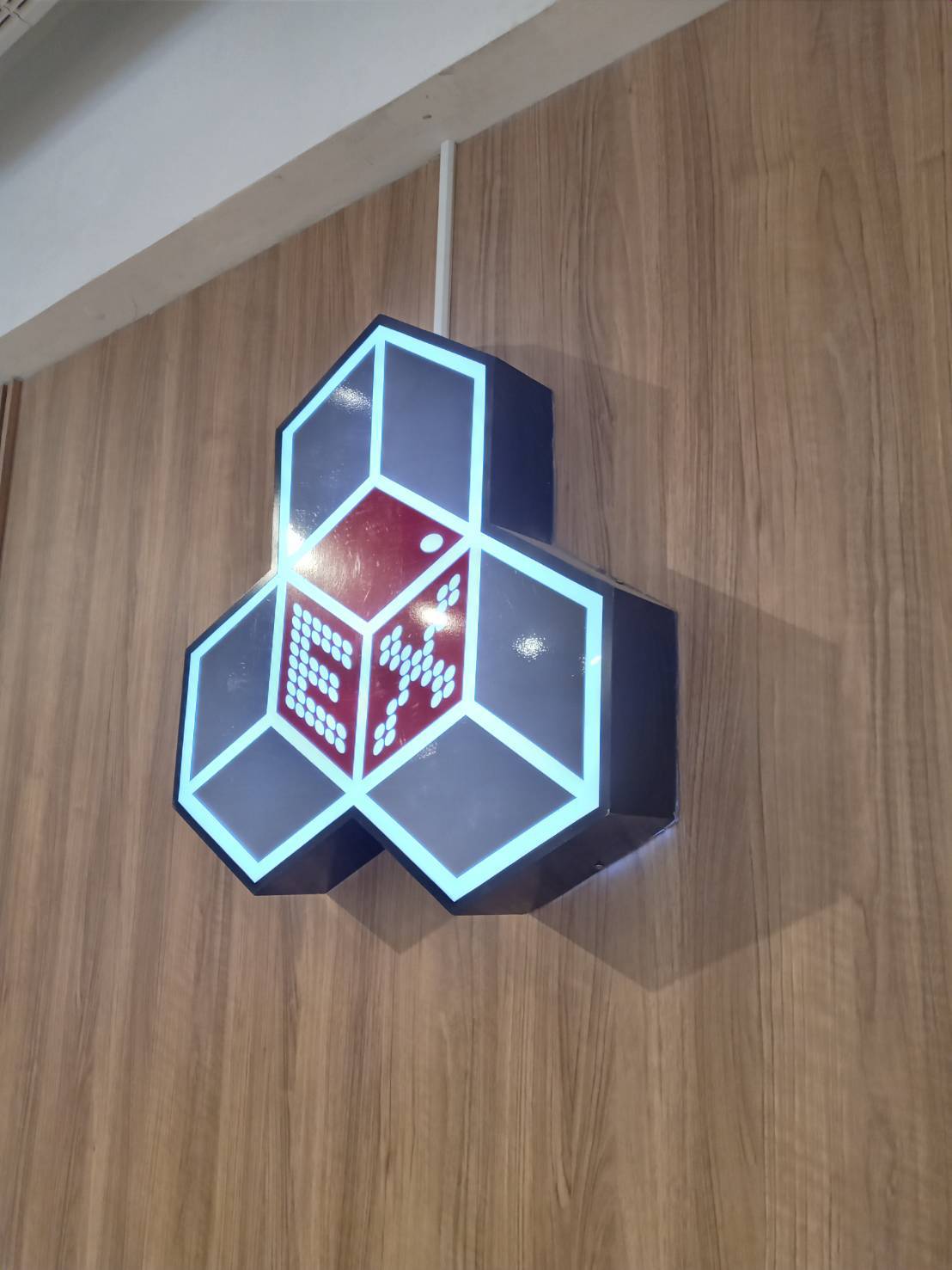 งานติดตั้งป้ายกล่องไฟไดคัท กล่องไฟติดหน้าร้าน