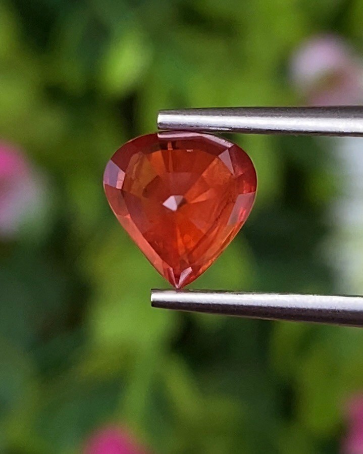 พลอย ทับทิม ซองเจีย Songea Ruby Sapphire 1.86 กะรัต (Cts.) พลอยแท้ อัญมณีมงคลประจําวันเกิด เครื่องประดับพลอย