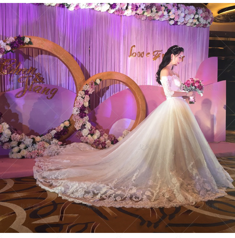 ชุดแต่งงาน ไหล่ปาด แขนสามส่วน