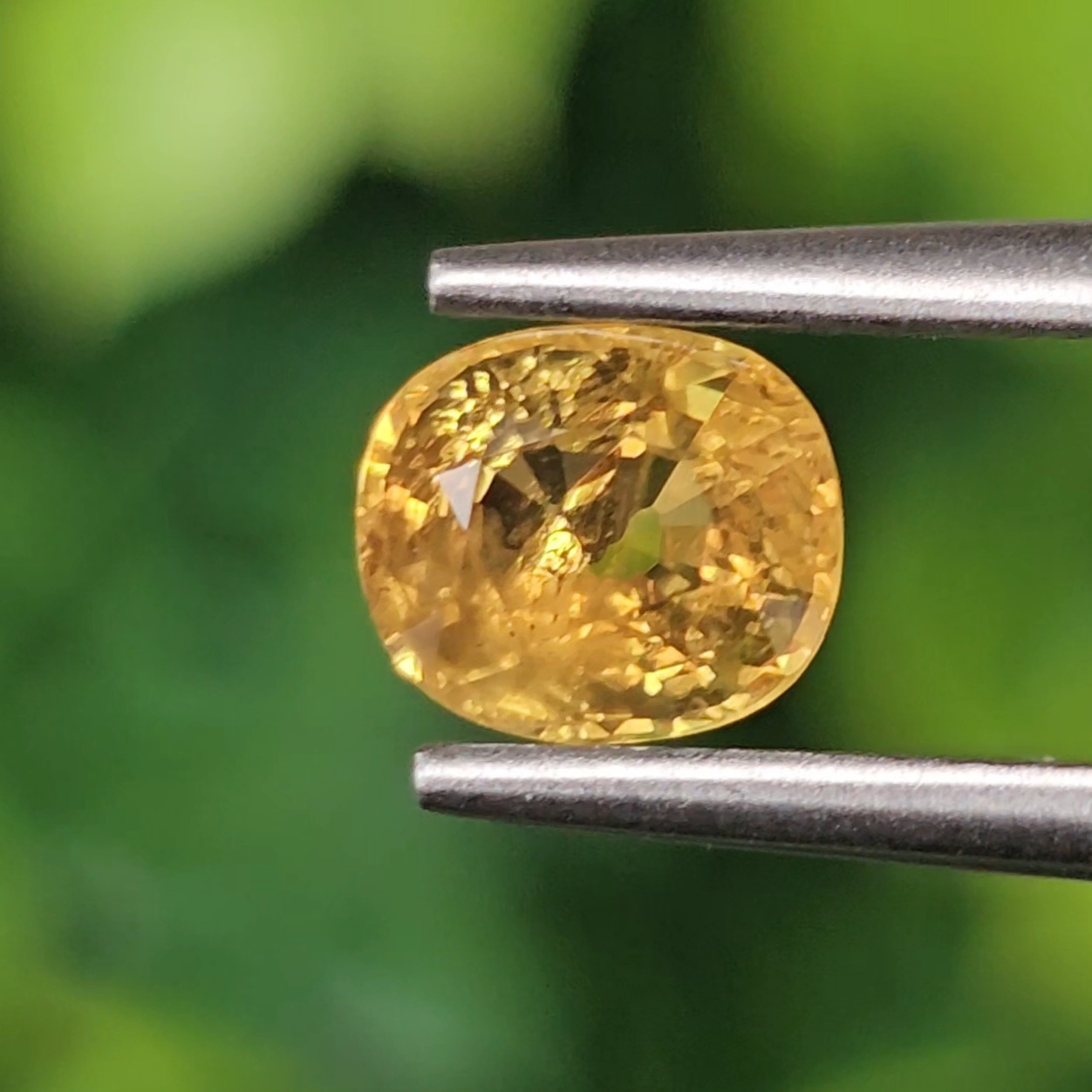พลอย บุษราคัม yellow sapphire 0.86 กะรัต (Cts.) พลอยแท้ อัญมณีมงคลประจําวันเกิด เครื่องประดับพลอย