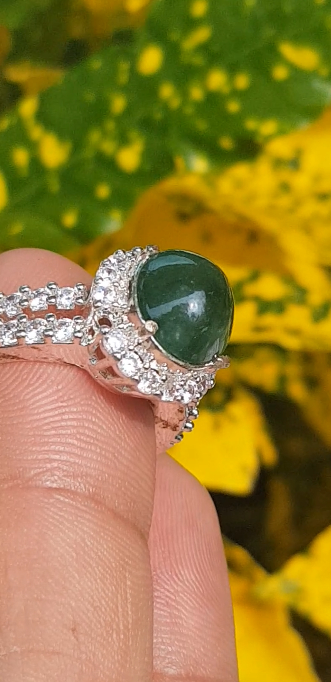 หยก พม่า แท้ Jade แหวนหยก 翡翠戒指 (Jadeite ring) 3.34 กะรัต (Cts.) (Size) 55 ดิบ ไม่ผ่านการปรับปรุง (Type A) พม่า (Myanmar)