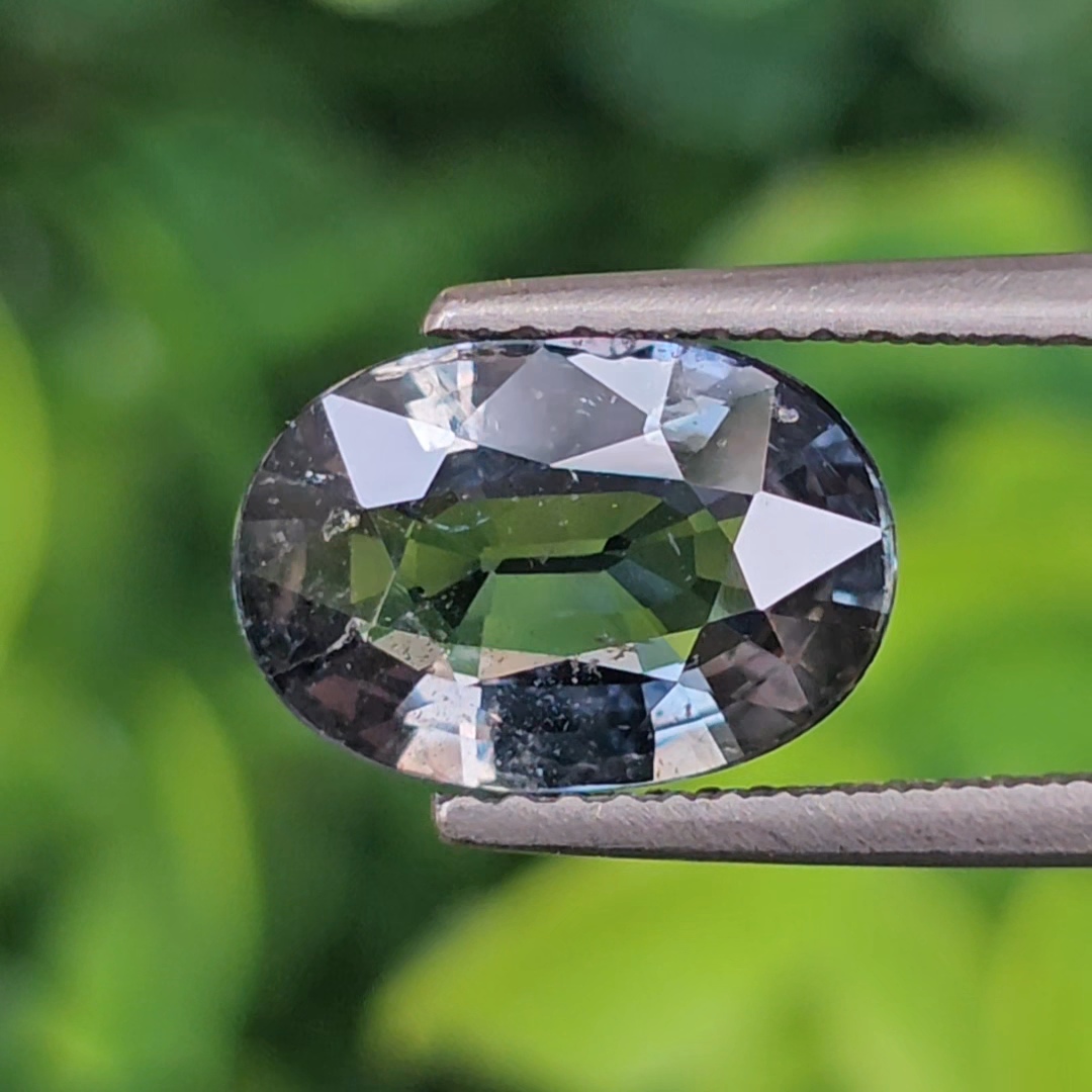 พลอย ไพลิน blue sapphire 2.79 กะรัต (Cts.) ดิบ unheated พลอยแท้ อัญมณีมงคลประจําวันเกิด เครื่องประดับพลอย