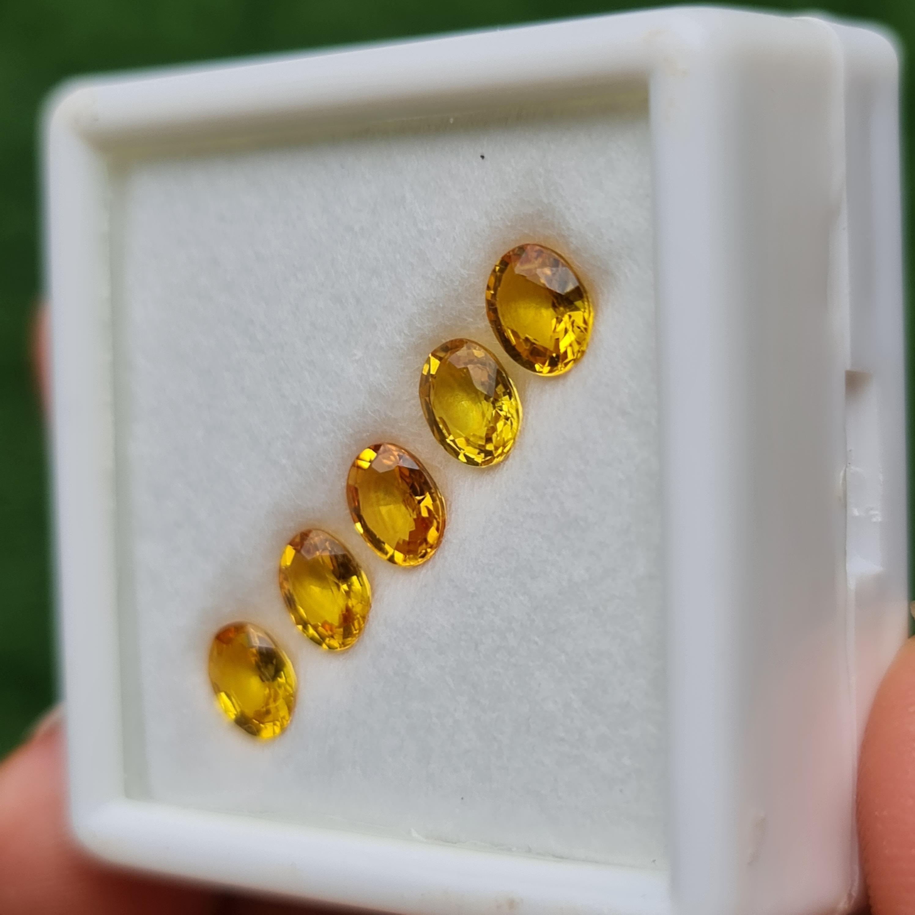 พลอย บุษราคัม yellow sapphire 3.57 กะรัต (Cts.) 5 เม็ด (Pcs.) พลอยแท้ อัญมณีมงคลประจําวันเกิด เครื่องประดับพลอย