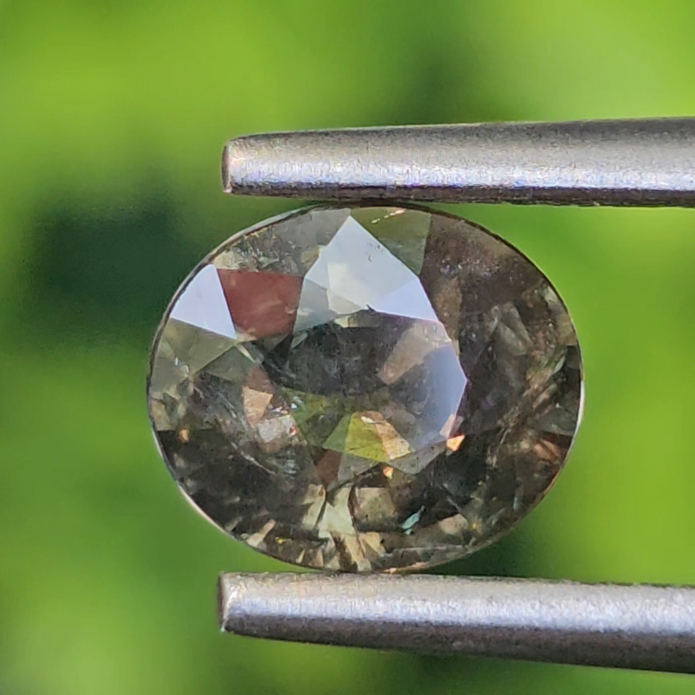 พลอย เขียวส่อง Green Sapphire 1.13 กะรัต (Cts.) ดิบ Unheated พลอยแท้ อัญมณีมงคลประจําวันเกิด เครื่องประดับพลอย