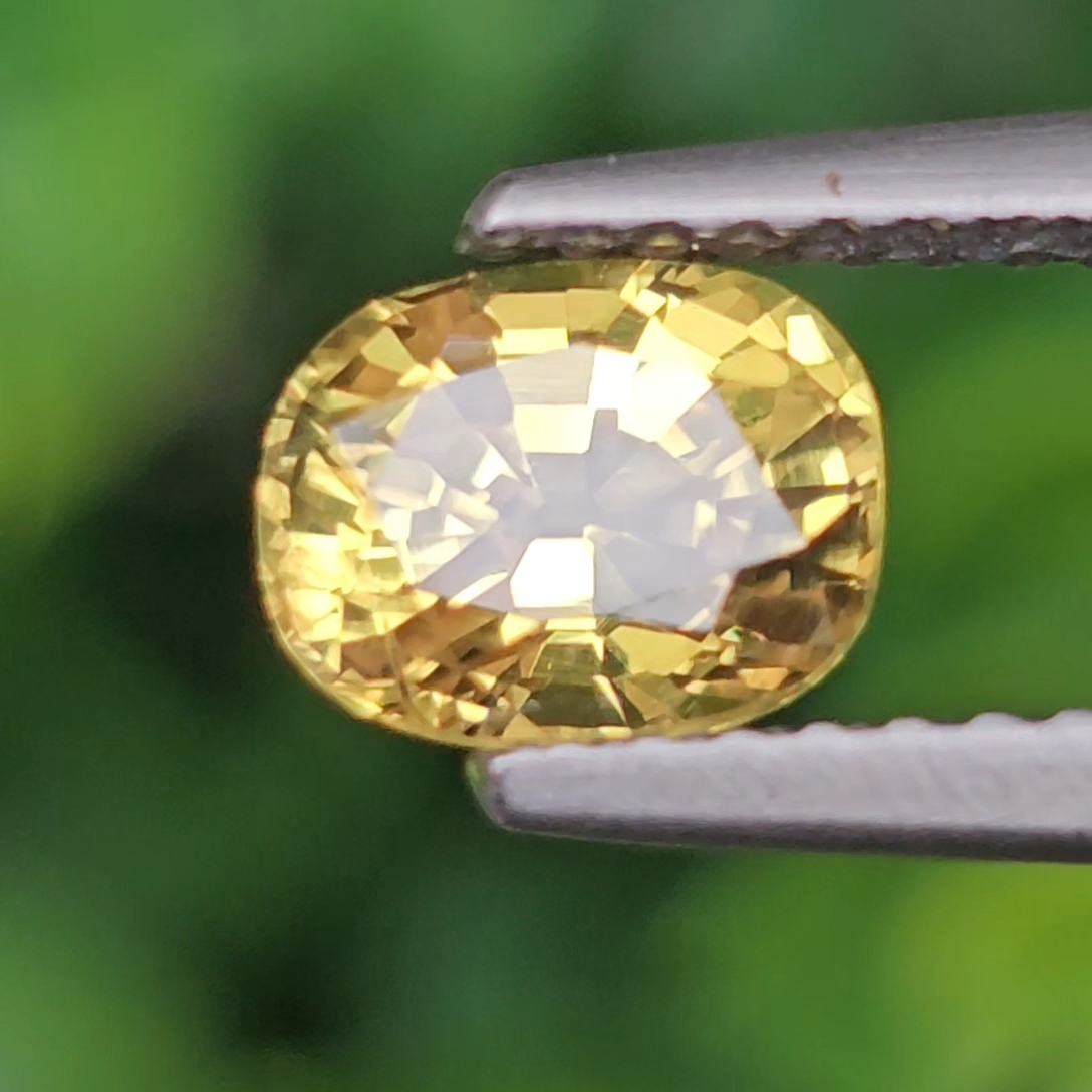พลอย บุษราคัม yellow sapphire 1.17 กะรัต (Cts.) ดิบ (Unheated) พร้อมใบเซอร์ พลอยแท้ อัญมณีมงคลประจําวันเกิด เครื่องประดับพลอย