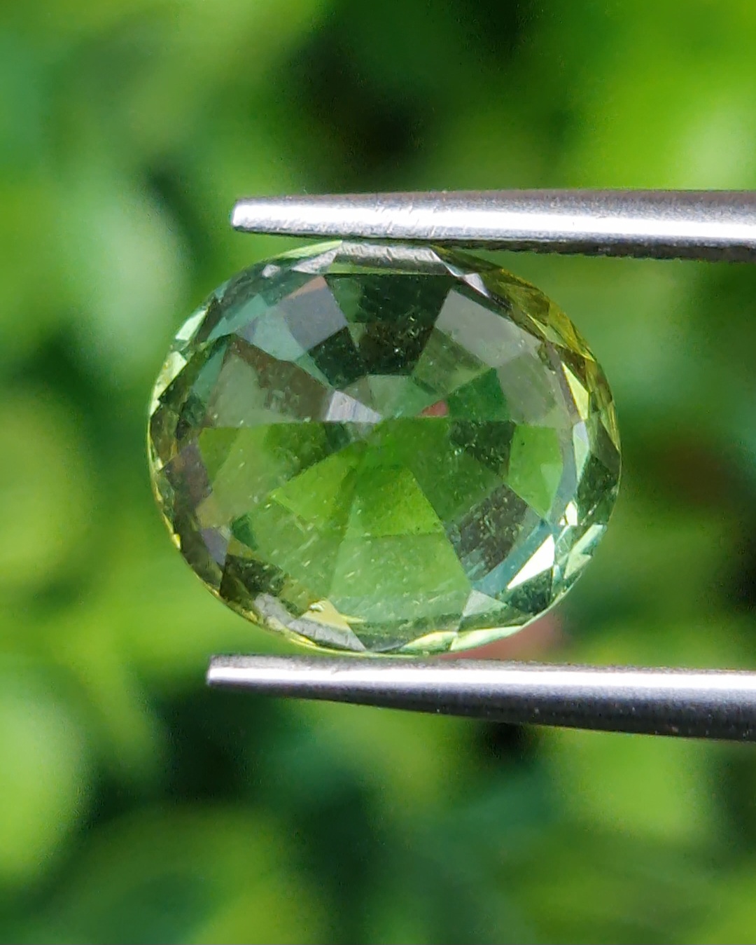 พลอย กรีน ทัวร์มารีน (Green Tourmaline) 5.21 กะรัต (Cts.) อัญมณีมงคลประจําวันเกิด เครื่องประดับพลอย