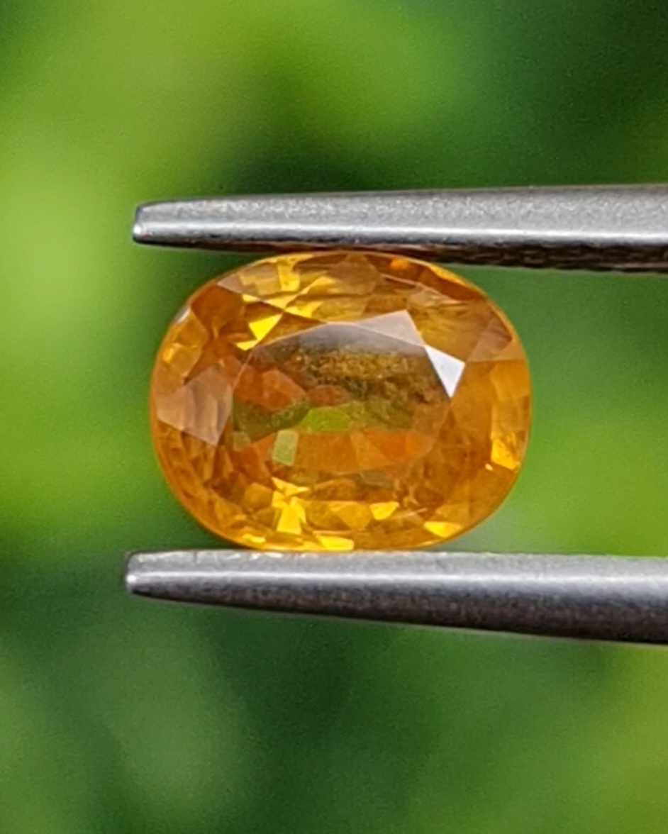 พลอย บุษราคัม yellow sapphire 1.00 กะรัต (Cts.) พลอยแท้ อัญมณีมงคลประจําวันเกิด เครื่องประดับพลอย