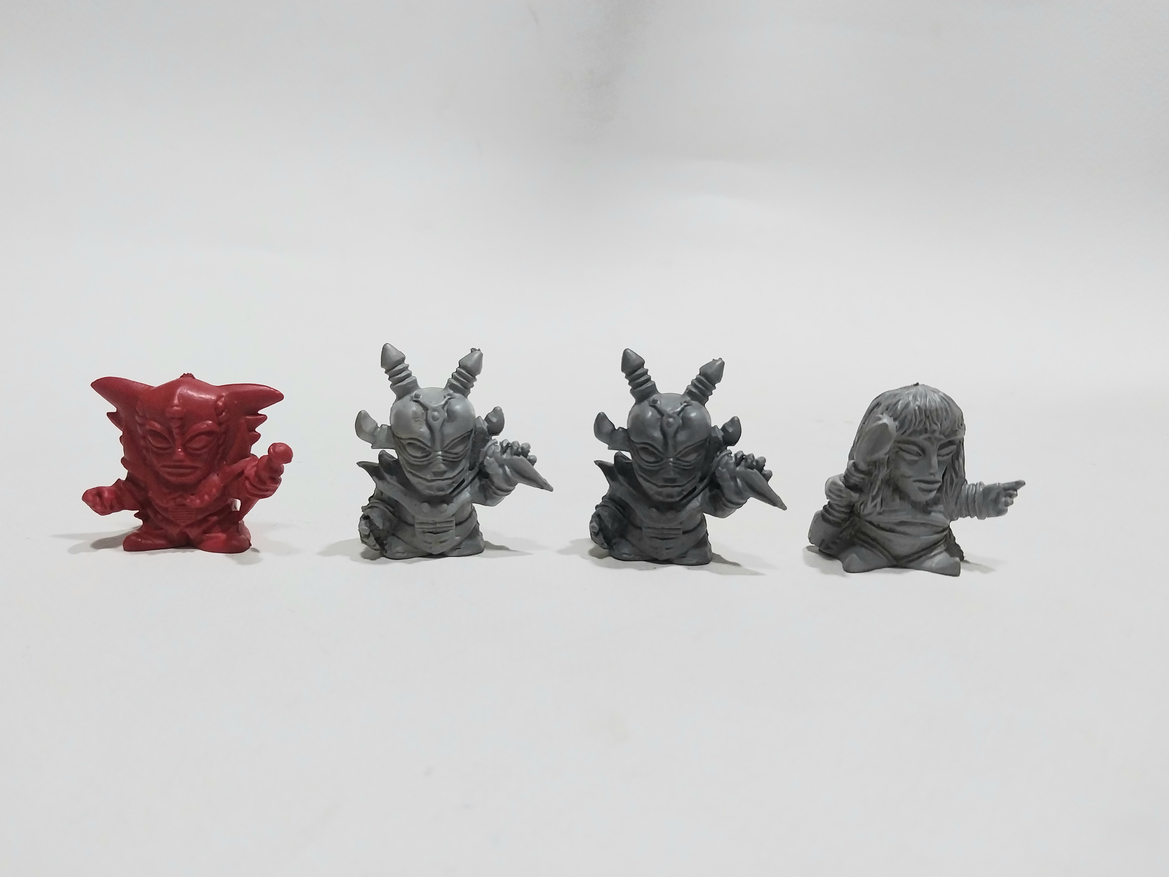 มีหลายภาพ ชุดผู้ร้ายจากยักษ์วัดแจ้งพบจัมโบ้เอSD ขนาดประมาณ 3 ซม.