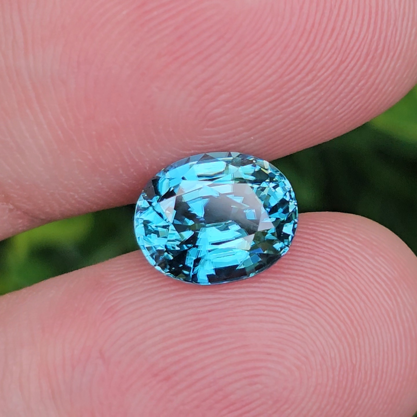 พลอย เพทาย (Zircon) 4.65 กะรัต (Cts.) พลอยแท้ อัญมณีมงคลประจําวันเกิด เครื่องประดับพลอย