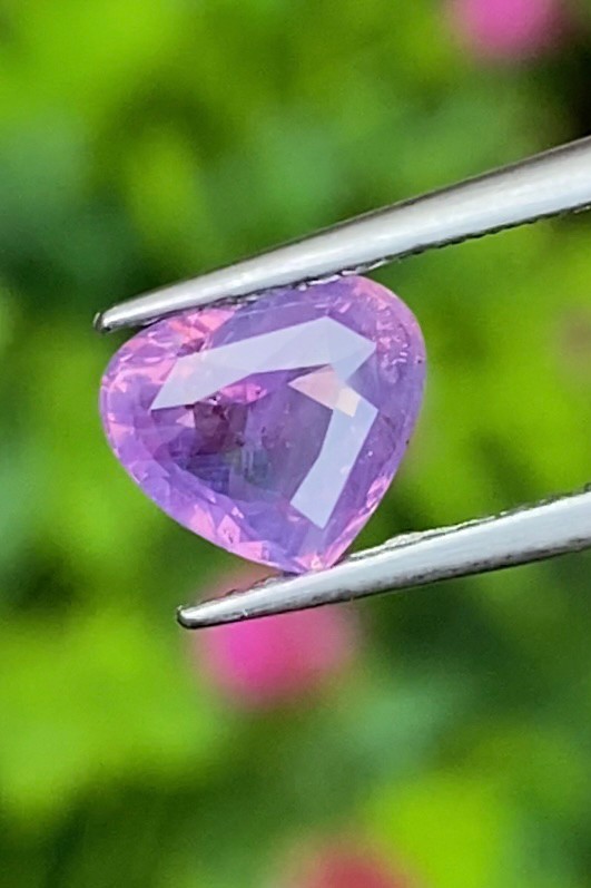 พลอย เพอเพิล แซฟไฟร์ สีม่วง Purple Sapphire ดิบ (Unheated) 1.08 กะรัต (Cts.) พลอยแท้ อัญมณีมงคลประจําวันเกิด เครื่องประดับพลอย