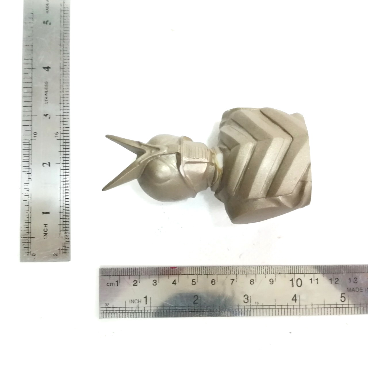 BUST ครึ่งตัวไรเดอร์เอ๊กซ์ ไรเดอร์X 4นิ้ว** มีรอยถลอกที่คอ ขนาดตามรูป เป็นงานเรซินหล่อตัน ของเอเพกซ์ ทอยส์ ไม่มีตัวปั๊ม เก่าเก็บ สภาพดี ค่อนข้างหายากมาก