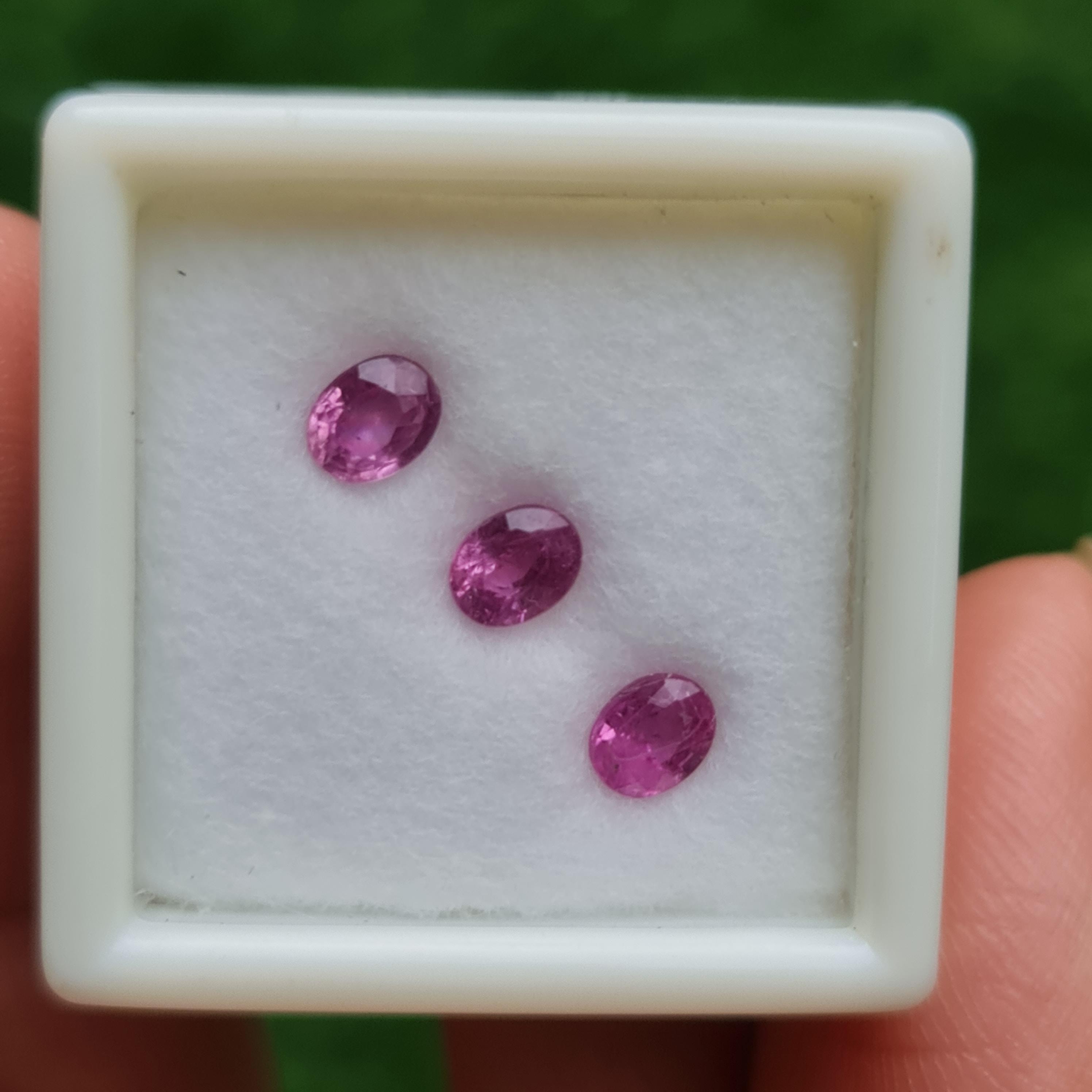 พลอย ชมพู พิ้ง แซฟไฟร์ Pink Sapphire 1.10 กะรัต (Cts.) พลอยแท้ อัญมณีมงคลประจําวันเกิด เครื่องประดับพลอย
