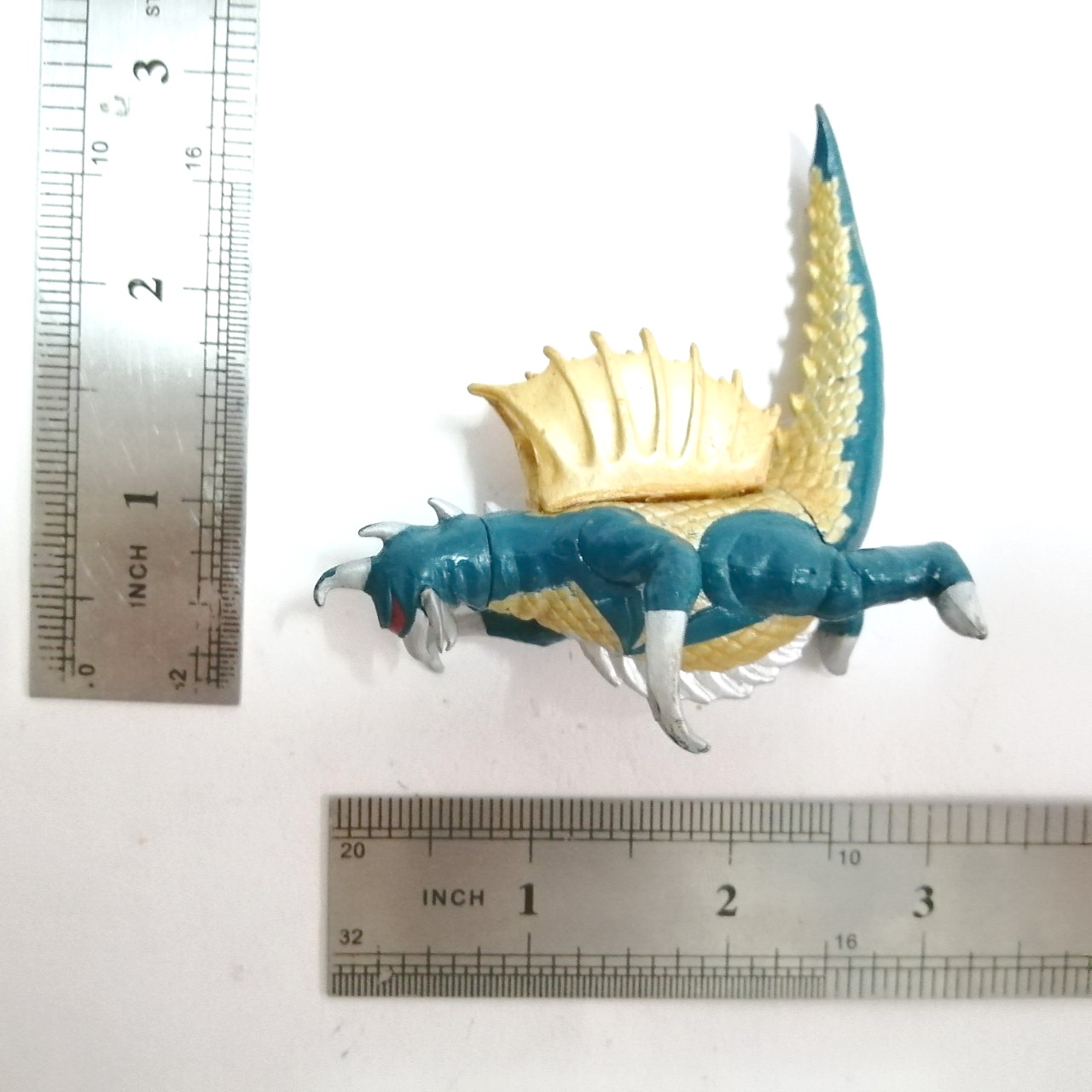 กาชาปอง ยางตัน ขนาด 3 นิ้ว สัตว์ประหลาด ไกแกน จากก๊อตซิลล่า สภาพดี*** มีรอยบ้าง