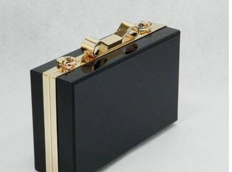 พร้อมส่ง Evening Clutch กระเป๋าออกงาน ทรงสี่เหลี่ยม จุกเปิด/ปิด เป็นรูปโบว์ มาพร้อมสายสะพายยาว