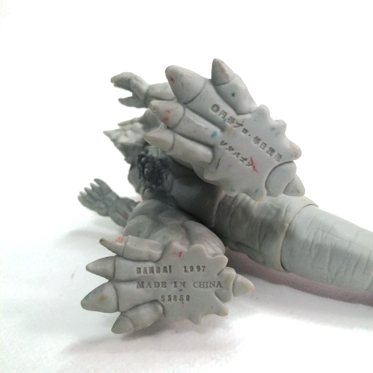 ซอฟ 6 นิ้ว ขนาดตามรูป สัตว์ประหลาด ซิลเวอร์ก้อน จากอุลตร้าแมนทีก้า สภาพดีมีรอยบ้าง