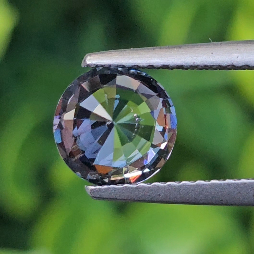 สปิเนล (Spinel ) 1.56 กะรัต (Cts.) พลอยแท้ อัญมณีมงคลประจําวันเกิด เครื่องประดับพลอย