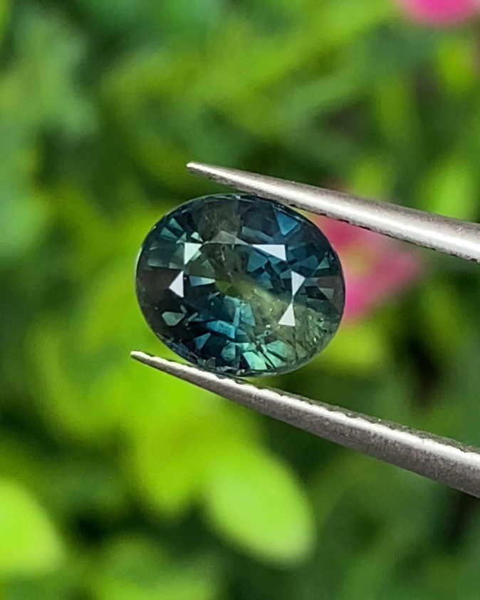 พลอย แซฟไฟร์ 3 สี Tri-Color Sapphire 1.65 กะรัต (Cts.) พลอยแท้ อัญมณีมงคลประจําวันเกิด เครื่องประดับพลอย