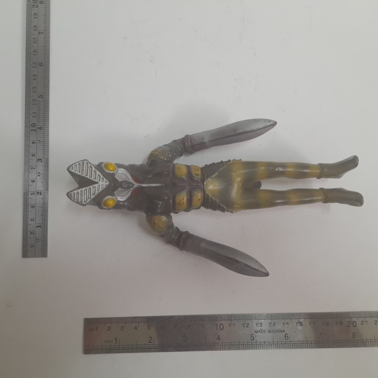 ซอฟ 6.5-7นิ้ว มีหลายภาพ มนุษย์ดาวบัลตั้น ตัวพิเศษ ตัวใส ทำสี จาก อุลตร้าแมน1 มือสองสภาพดี มีรอยบ้าง ค่อนข้างหายาก