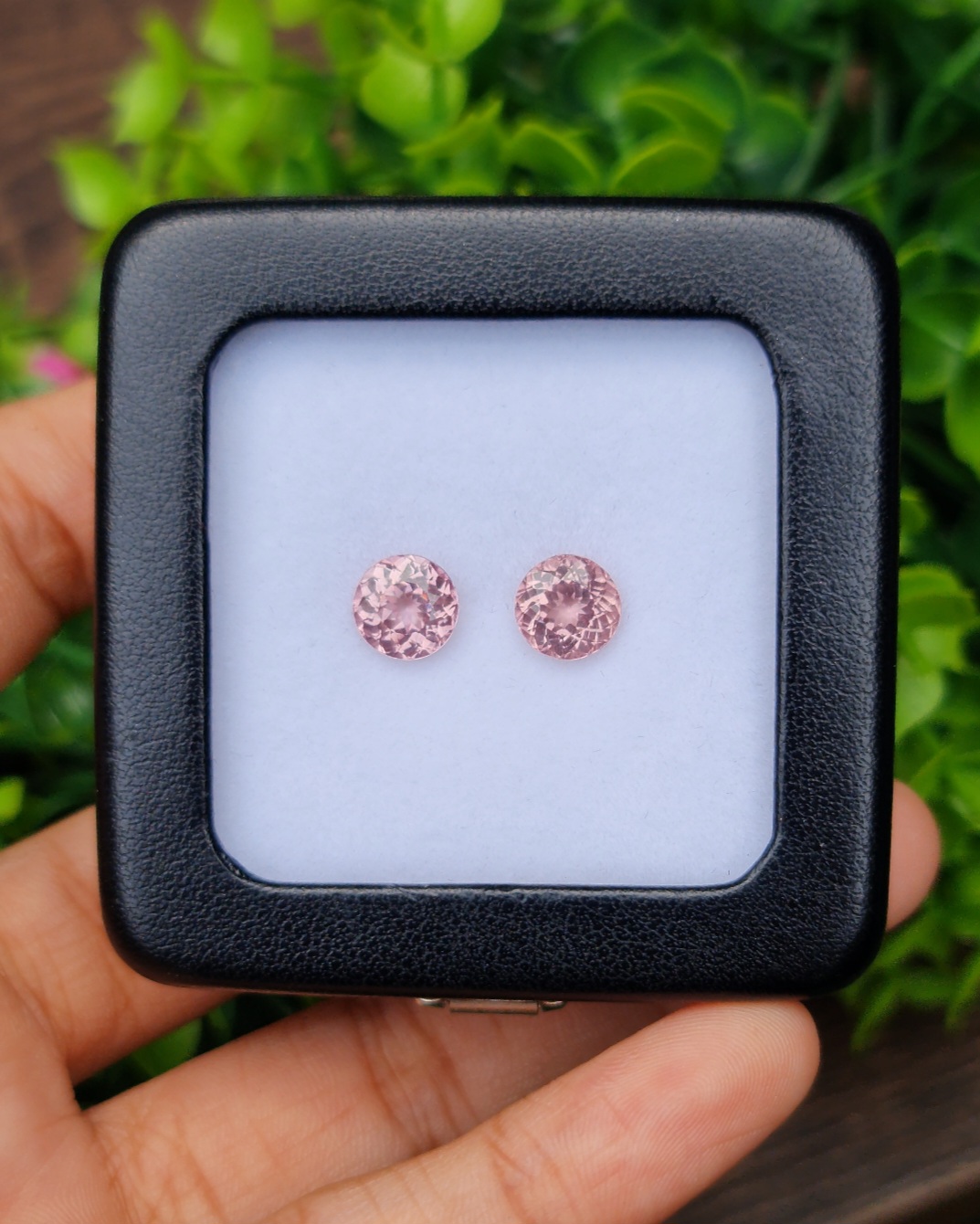 พลอย มาลายา การ์เน็ต Malaya Garnet 4.18 กะรัต (Cts.) ดิบ Unheated พร้อมใบเซอร์ พลอยแท้ อัญมณีมงคลประจําวันเกิด เครื่องประดับพลอย