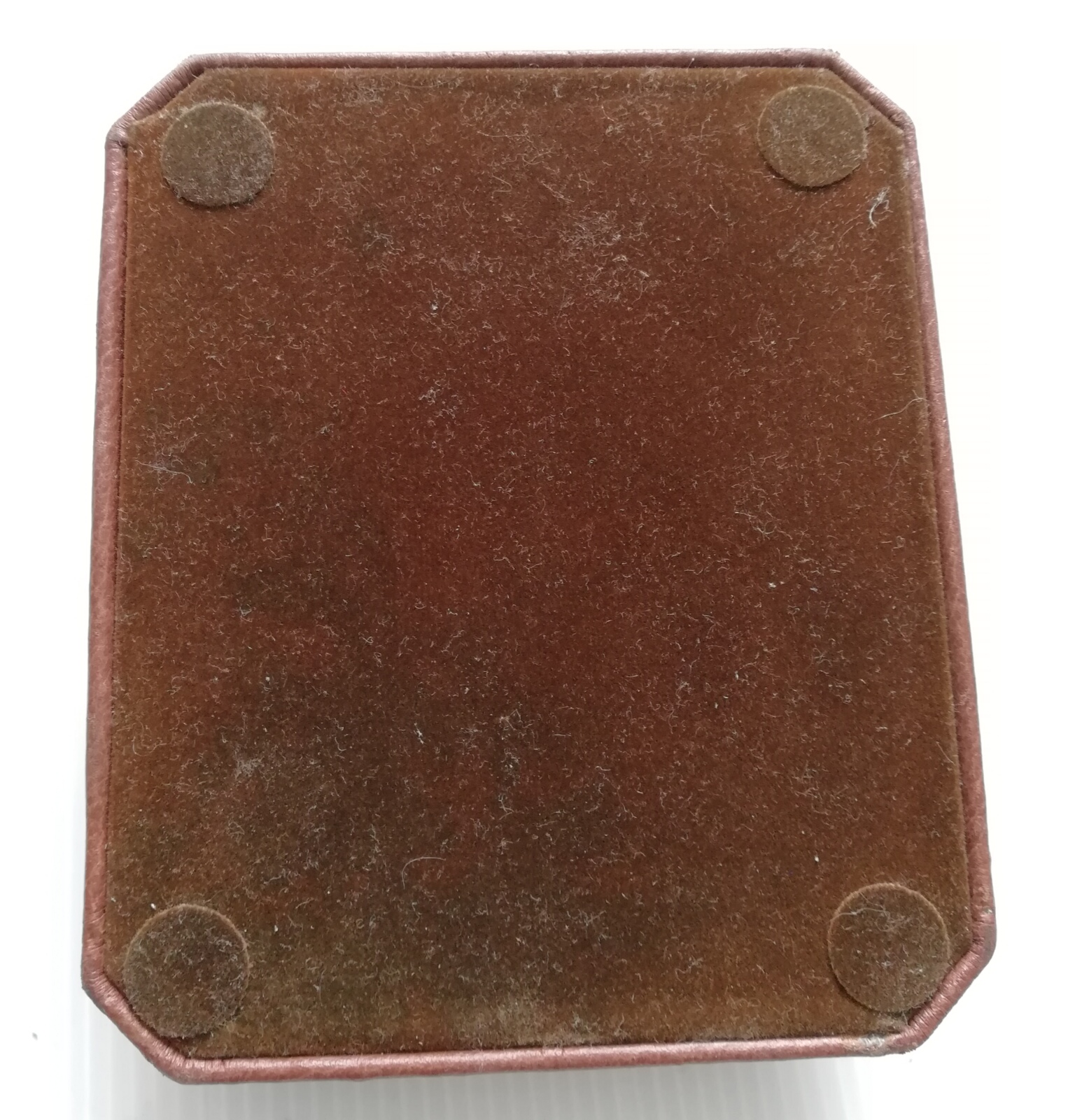 ของสะสม นาฬิกาเก่าจาก Hennessy X.O, The Original -Old Collectble Watch from Hennessy X.O, The Original ตัวเรือนเป็นเหล็ก ฐานรองสี่เหลี่ยมหุ้มหนัง PVC ด้านหลังบุกำมะหยี่, Its 'body is metal and the base coveted with PVC leather, back us Velvet, work