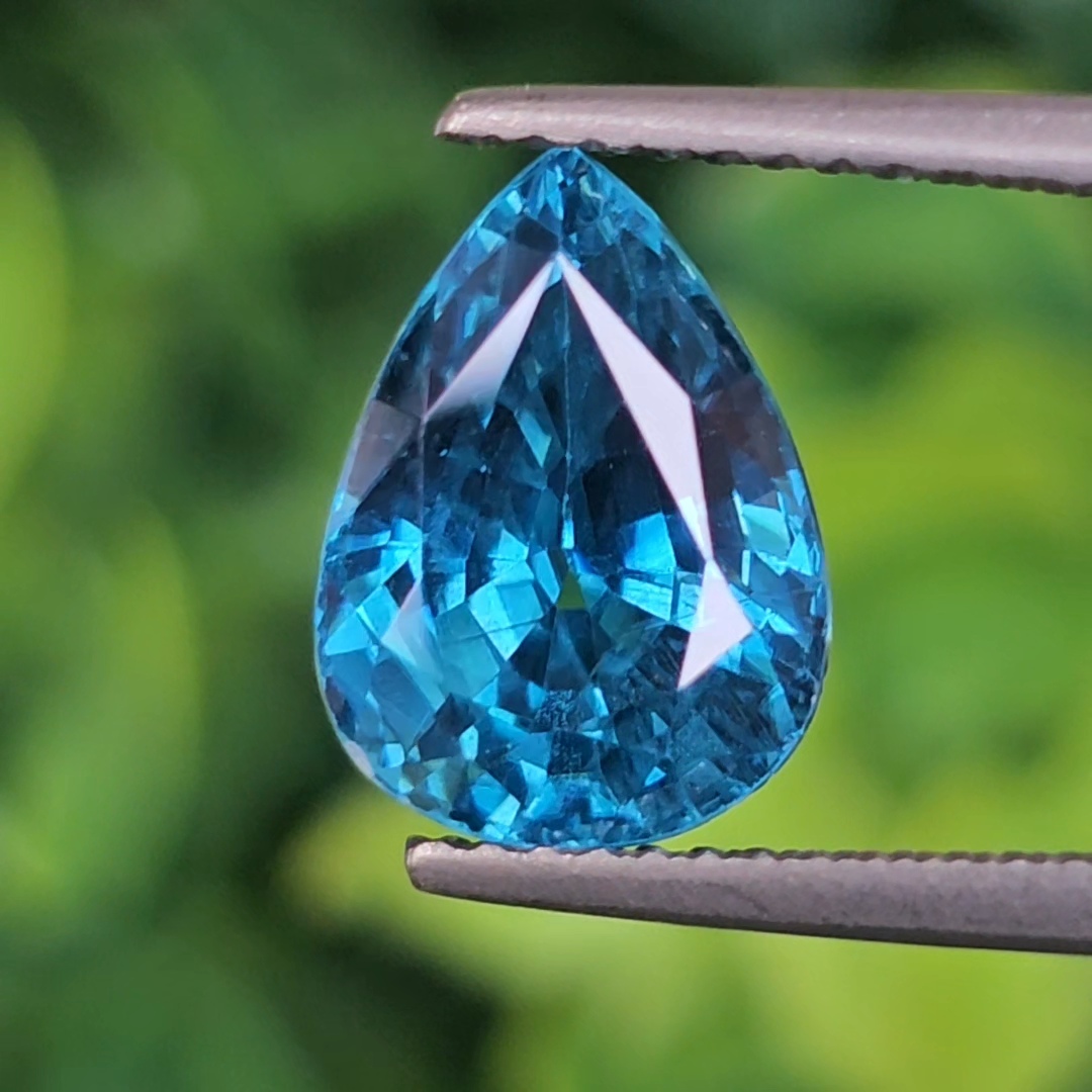 พลอย เพทาย (Zircon) 5.55 กะรัต (Cts.) พลอยแท้ อัญมณีมงคลประจําวันเกิด เครื่องประดับพลอย