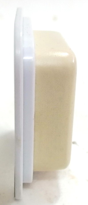 ตลับลูกอม ชิฟกับเดล Chip &Dale สองชิปมังค์น้อญย ผู้มีชื่อเสียง จากเพลงฮิต ของดีสนีย์ ตลับนี้เป็นลิขสิทธิ์แท้ขายเฉพาะบางสถานที่ ตัวตลับเลื่อนเปิดปิด ก้นเป็นสังกะสีฝาตลับเป็นพลาสติก สกรีนรูปด้วยความร้อน ขนาดราว 5×5 ซม. ลูกอมยังอยู่แต่เสื่อมสภาพแล้วไม่ควรรับ