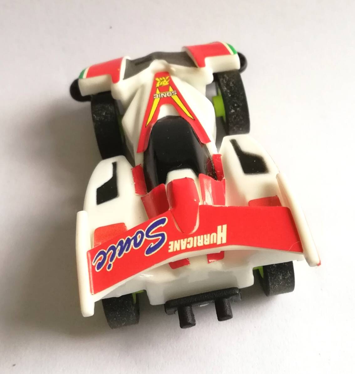 โมเดลรถแข่งในแคปซูล สีแดง ขนาดประมาณ 6 cm. pull back ของสะสมเก่า จาก 7-11