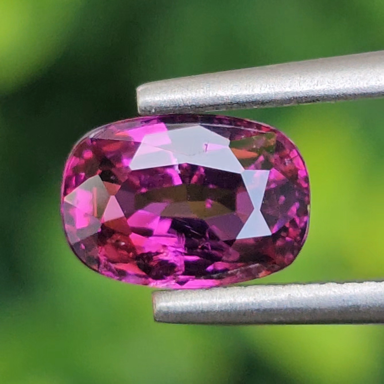 พลอย อุมบาไลต์ การ์เน็ต Umbalite Garnet 1.43 กะรัต (Cts.) ดิบ Unheated ลอยแท้ อัญมณีมงคลประจําวันเกิด เครื่องประดับพลอย