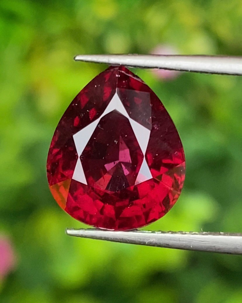 พลอย โรโดไลต์ กาเน็ท Rhodolite Garnet 8.22 กะรัต Cts.พลอยแท้ อัญมณีมงคลประจําวันเกิด เครื่องประดับพลอย