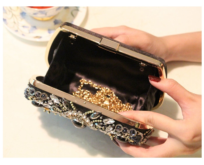 พร้อมส่ง Evening Clutch กระเป๋าออกงาน สีดำ แต่งเลื่อม และมุก สุดหรู พร้อมสายโซ่สะพายสั้น/ยาว สำเนา