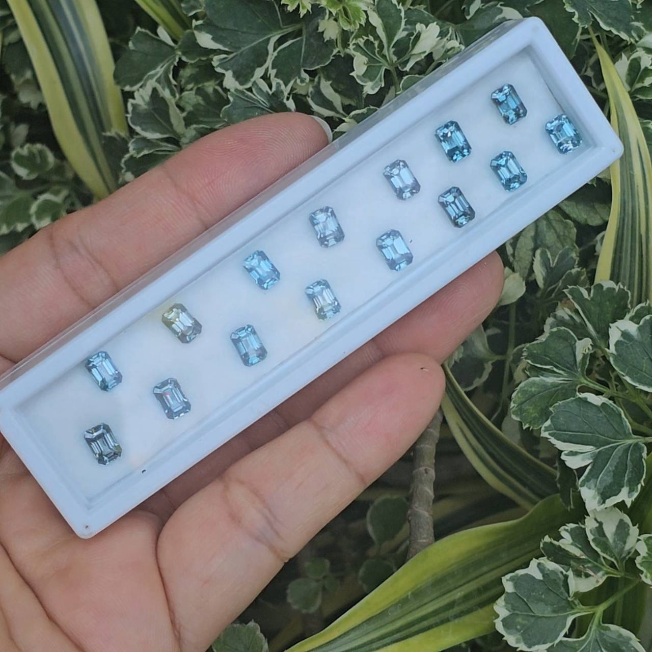 พลอย เพทาย (Zircon) 15.05 กะรัต (Cts.) 15 (Pcs.) พลอยแท้ อัญมณีมงคลประจําวันเกิด เครื่องประดับพลอย