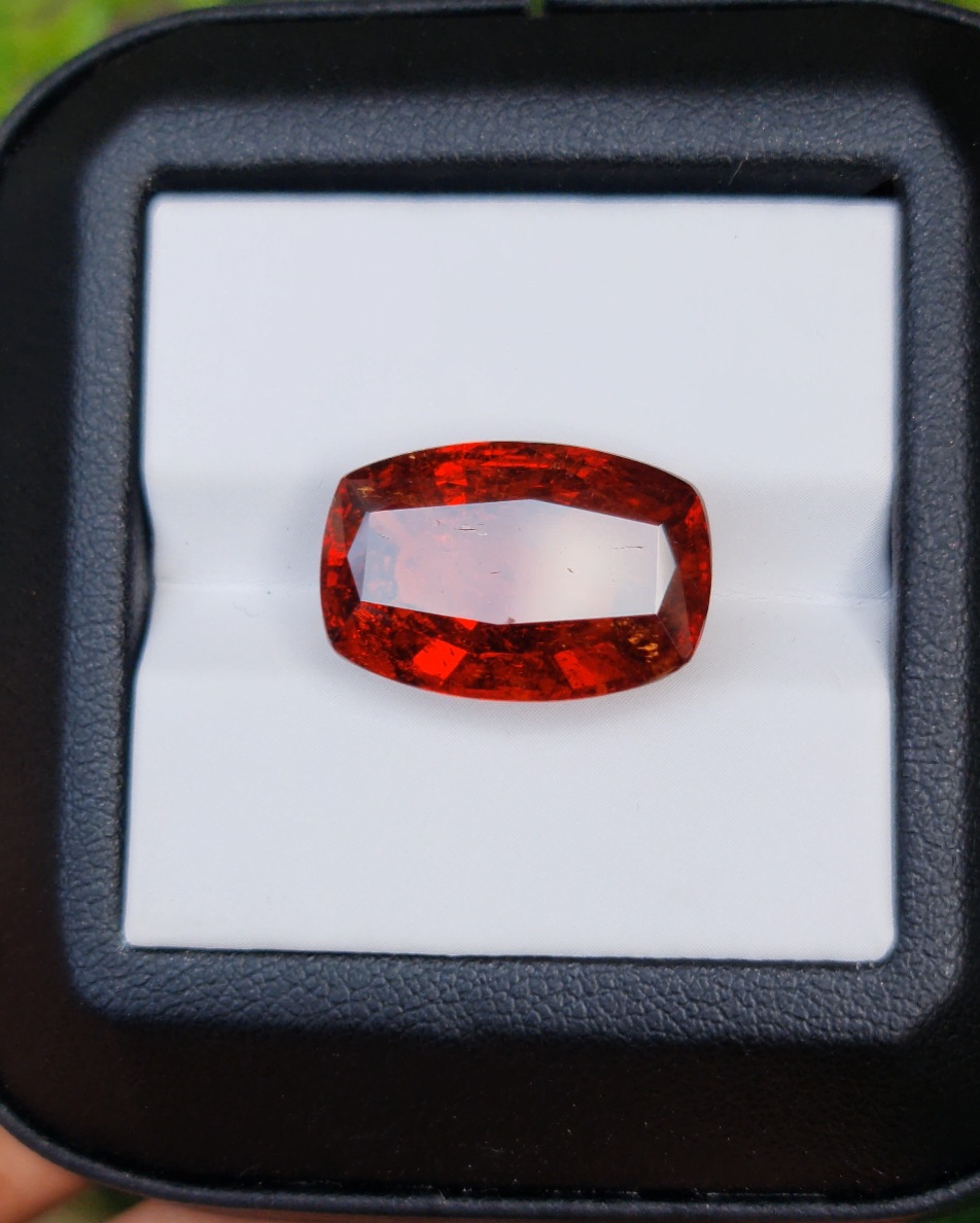 พลอย สเปสซาร์ไทต์ Spessartite Garnet 18.28 กะรัต Cts. พลอยแท้ อัญมณีมงคลประจําวันเกิด เครื่องประดับพลอย