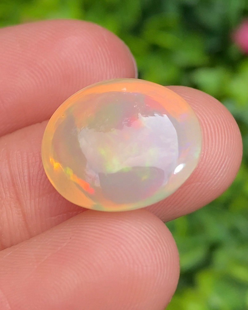 พลอย ไวท์ โอปอล White Opal 8.50 กะรัต (Cts.) พลอยแท้ อัญมณีมงคลประจําวันเกิด เครื่องประดับพลอย