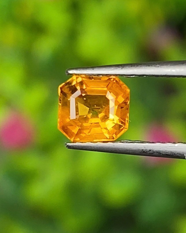 พลอย บุษราคัม Yellow Sapphire 0.93 กะรัต (Cts.) พลอยแท้ อัญมณีมงคลประจําวันเกิด เครื่องประดับพลอย