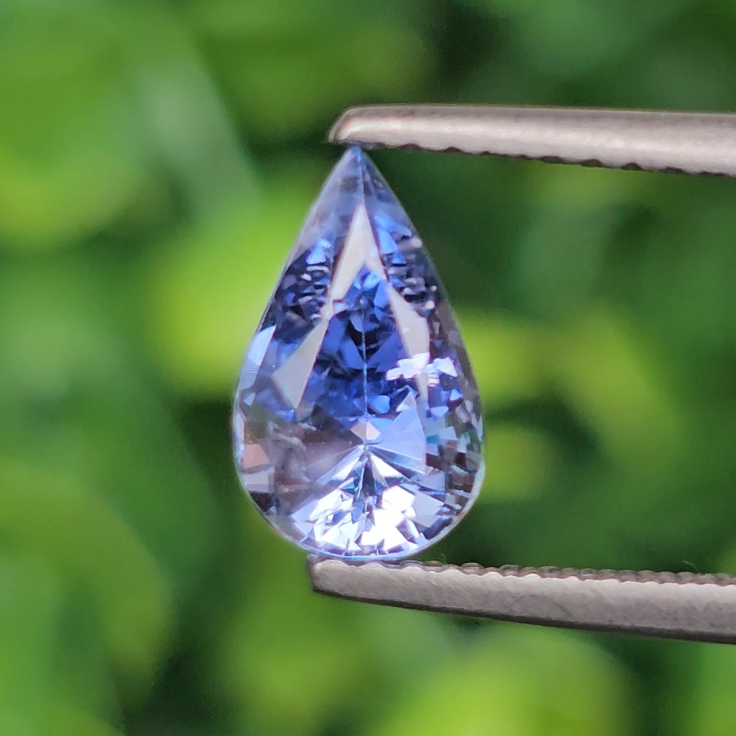 พลอย ไพลิน (Blue Sapphire) 1.55 กะรัต (Cts.) ดิบ (Unheated) พร้อมใบเซอร์ พลอยแท้ อัญมณีมงคลประจําวันเกิด เครื่องประดับพลอย