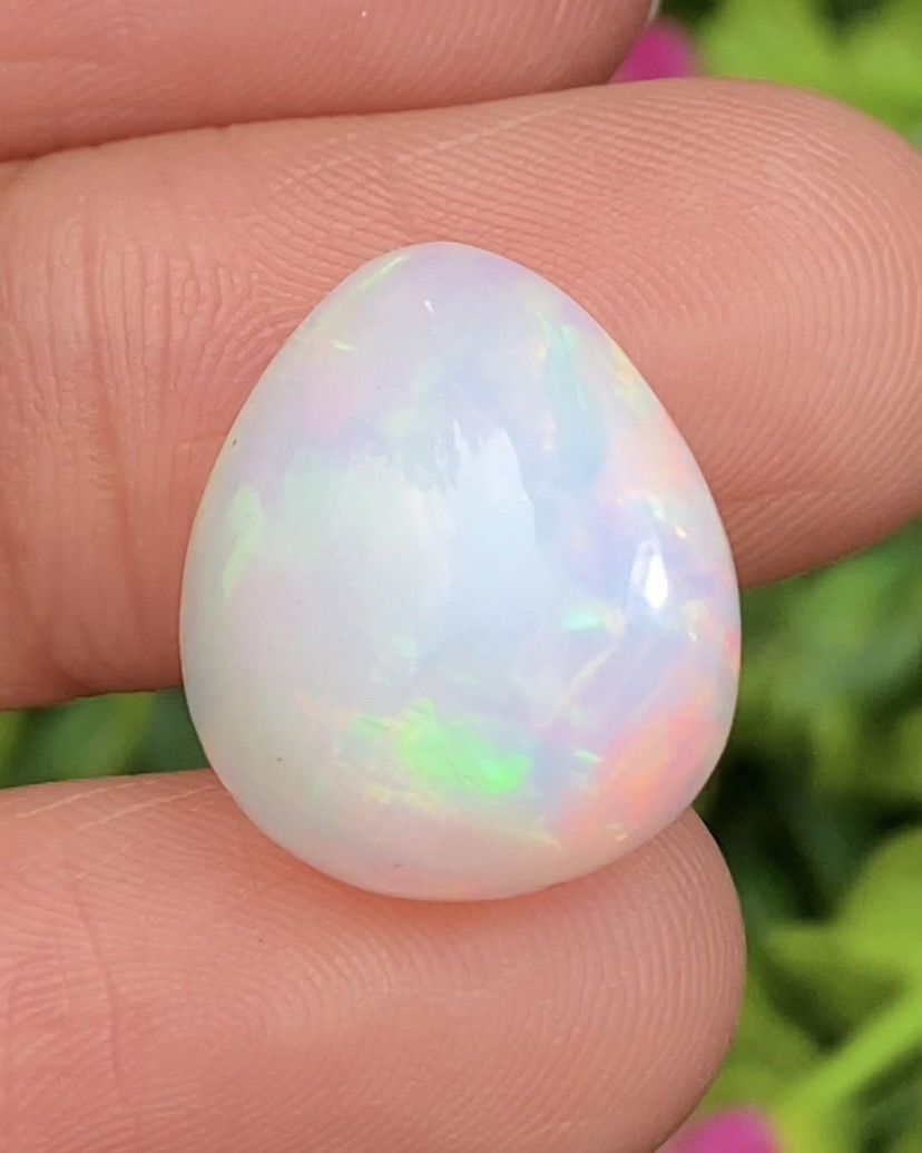 พลอย ไวท์ โอปอล White Opal 8.38 กะรัต (Cts.) พร้อมใบเซอร์ พลอยแท้ อัญมณีมงคลประจําวันเกิด เครื่องประดับพลอย