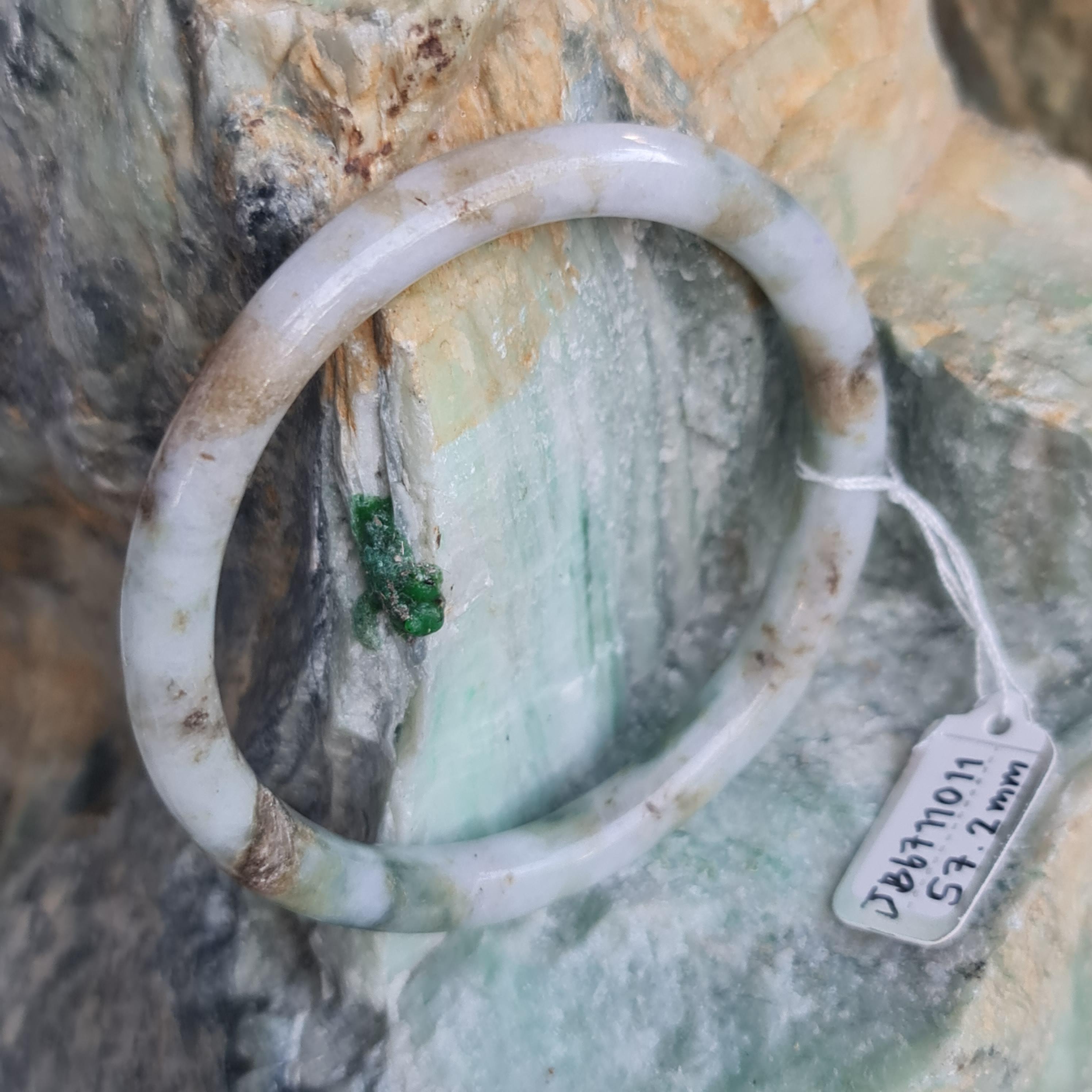 JB6711011 หยก พม่า แท้ Jade กำไลหยก 57.2 มม. (Jadeite bracelet) พม่า (Myanmar)