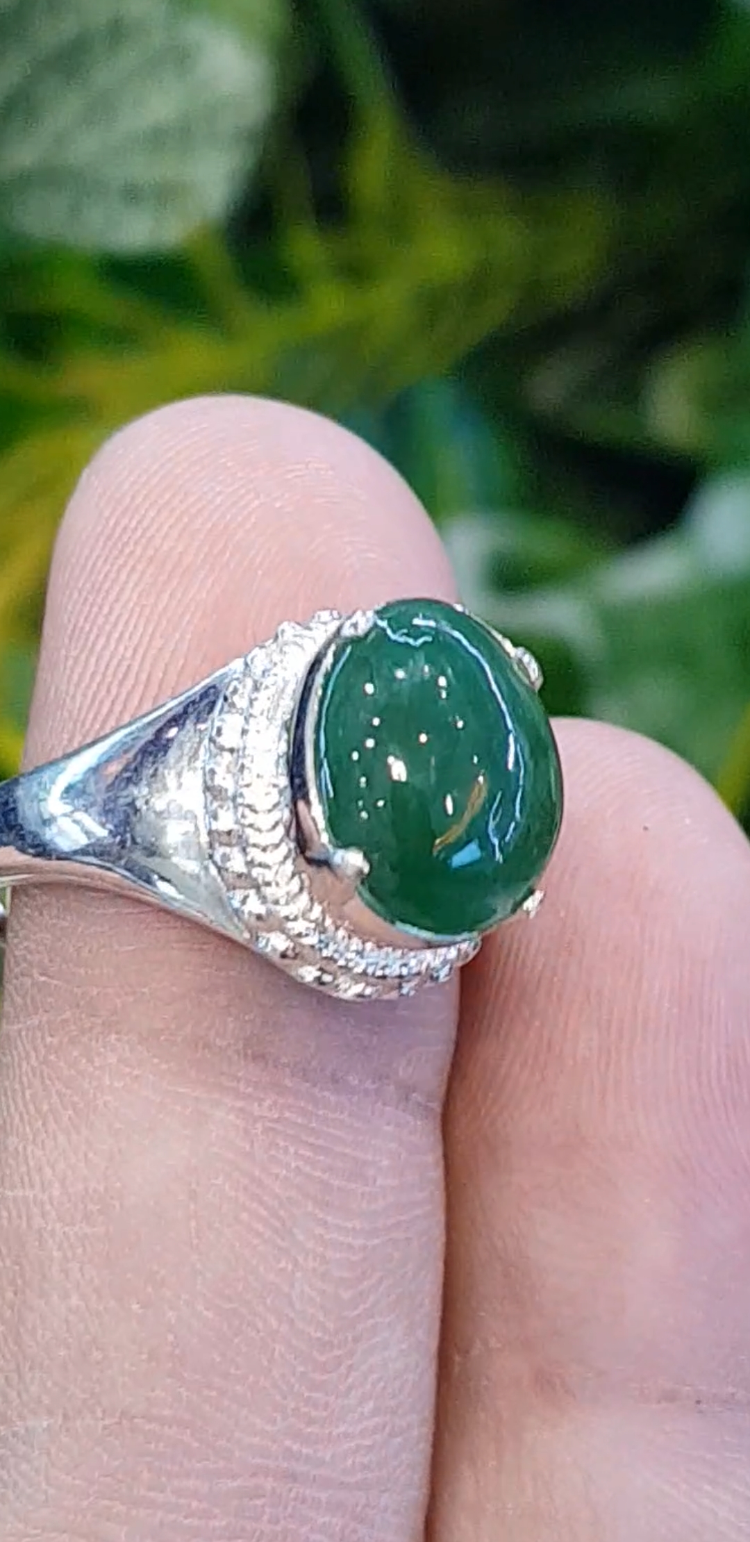 หยก พม่า แท้ Jade แหวนหยก 翡翠戒指 (Jadeite ring) 2.30 กะรัต (Cts.) (Size) 57 ดิบ ไม่ผ่านการปรับปรุง (Type A) พม่า (Myanmar)