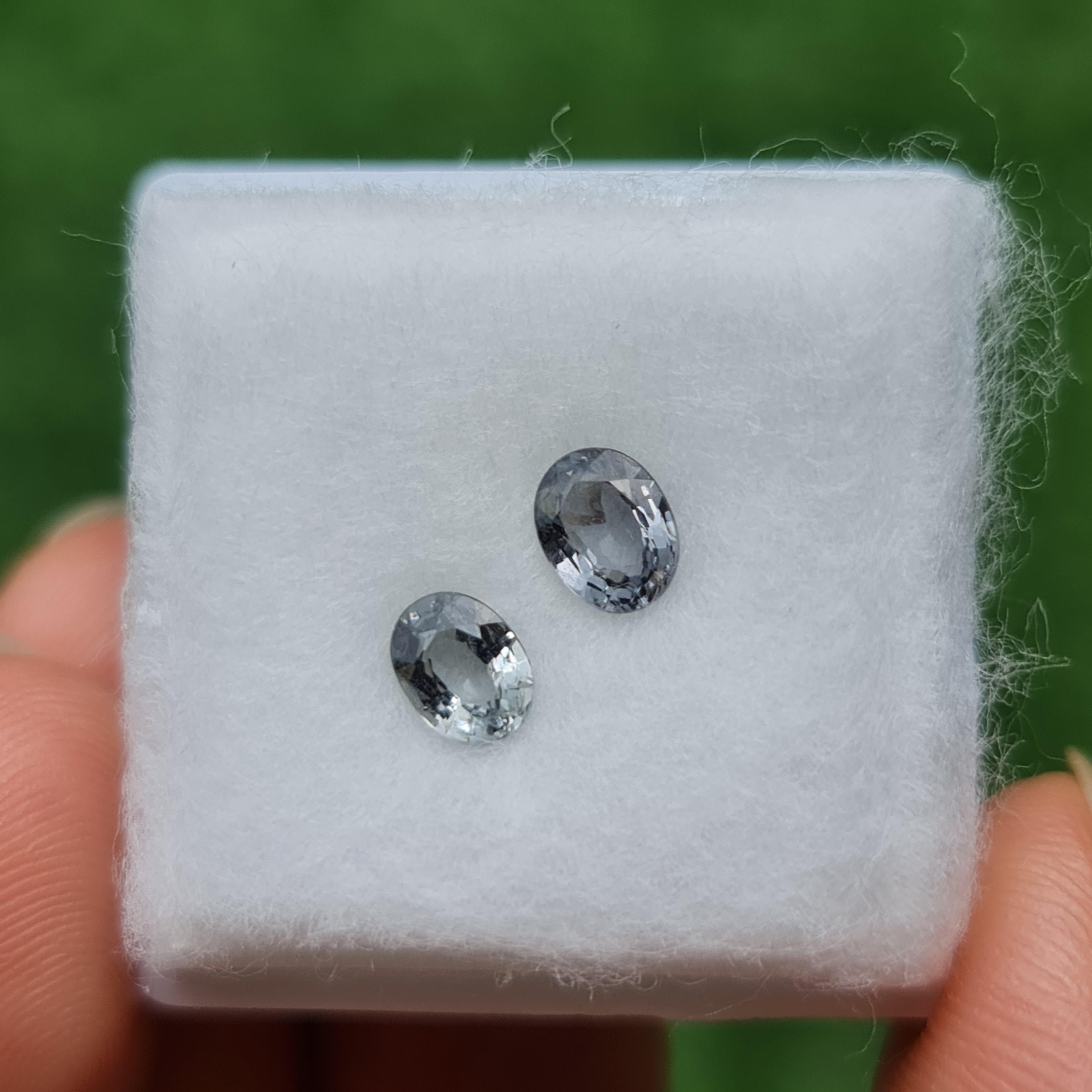 พลอย สปิเนล พม่า Spinel Myanmar 0.90 กะรัต (Cts.) 2 เม็ด พลอยแท้ อัญมณีมงคลประจําวันเกิด เครื่องประดับพลอย