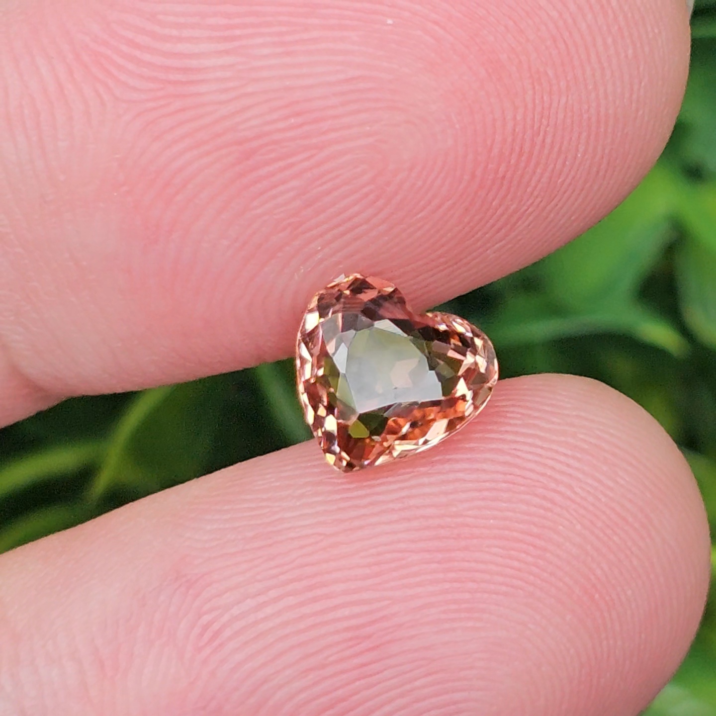 พลอย ทัวร์มาลีน Tourmaline 2.02 กะรัต (Cts.) ลอยแท้ อัญมณีมงคลประจําวันเกิด เครื่องประดับพลอย