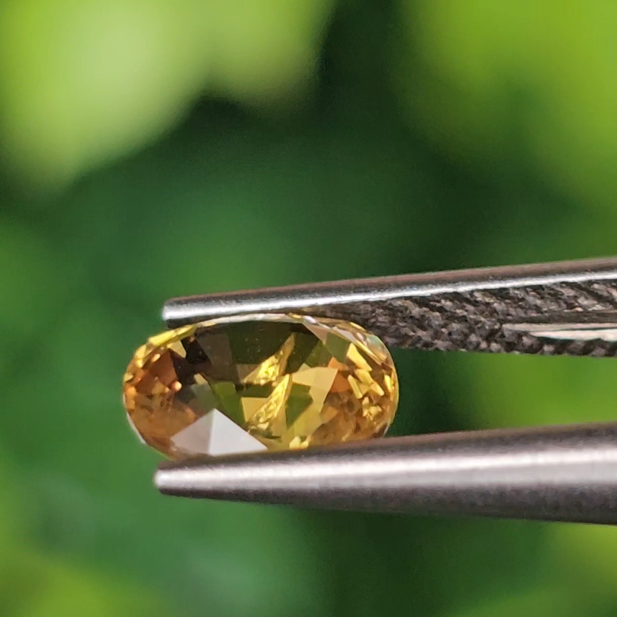 พลอย บุษราคัม yellow sapphire 0.86 กะรัต (Cts.) พลอยแท้ อัญมณีมงคลประจําวันเกิด เครื่องประดับพลอย