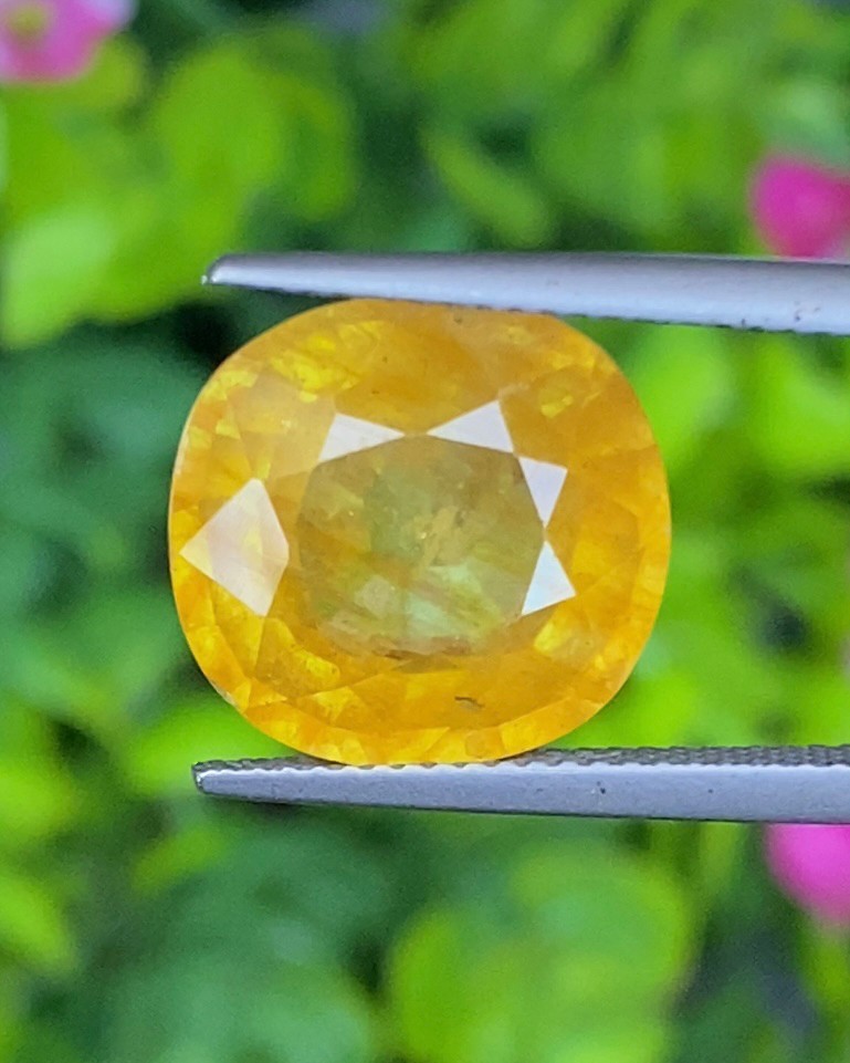 พลอย บุษราคัม เผาใหม่ Yellow Sapphire 11.39 กะรัต (Cts.) พลอยแท้ อัญมณีมงคลประจําวันเกิด เครื่องประดับพลอย