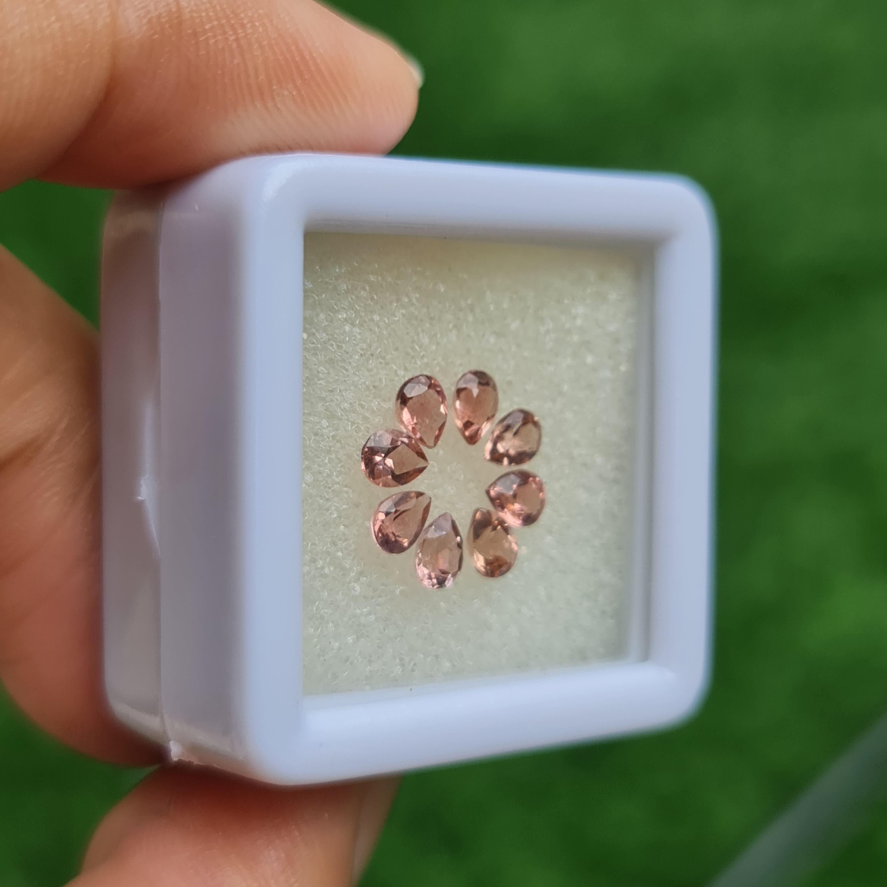 พลอย ชมพู พิ้งค์ ทัวร์มารีน (Pink Tourmaline) 1.25 กะรัต (Cts.) 8 เม็ด อัญมณีมงคลประจําวันเกิด เครื่องประดับพลอย